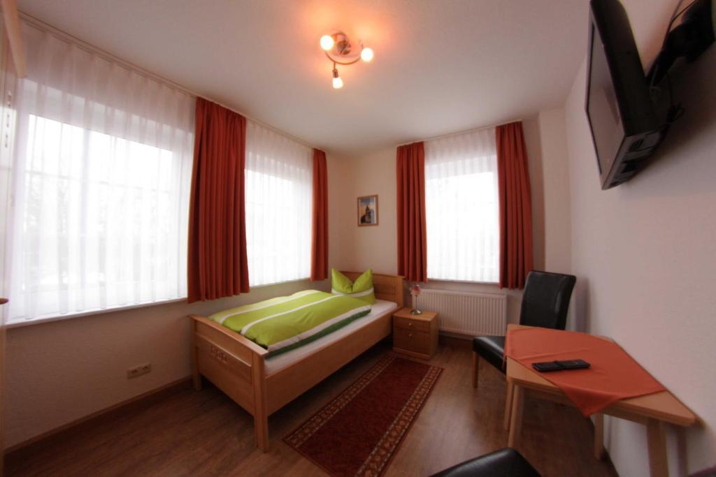 Pension Am Ostbahnhof Gotha Zimmer foto