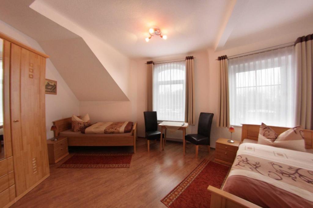 Pension Am Ostbahnhof Gotha Zimmer foto